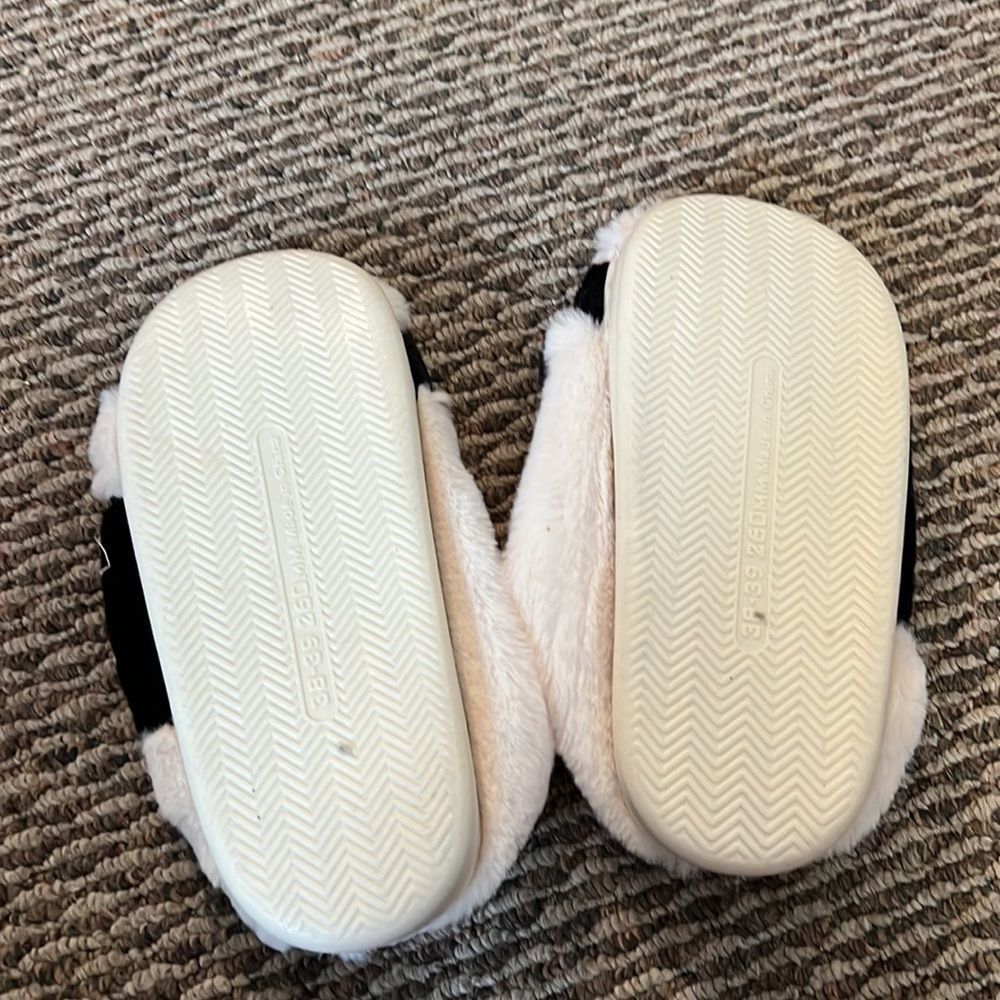 Cow slippers - Picture 2 of 2